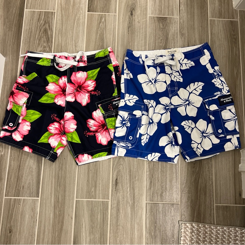 Lot of 2 Men’s Abercrombie and Fitch Medium board shorts with pockets